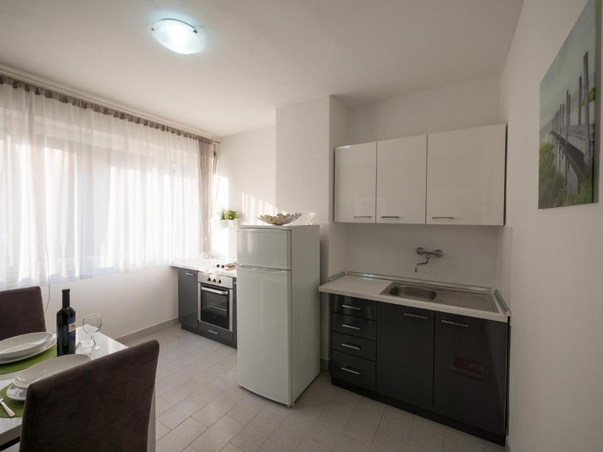 Gin Apartman Zara Esterno foto